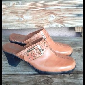 Clarks mules brown leather slip on heels Western belt buckle size 8.5